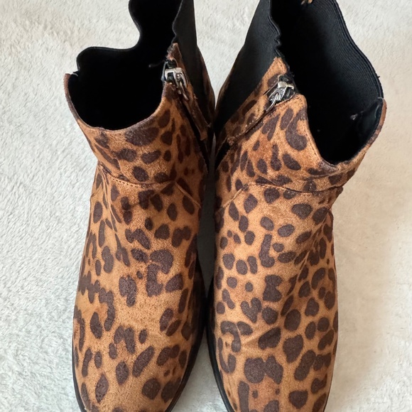 Scoop: Leopard Heeled Boots—Lug sole, size 11 - Picture 2 of 5